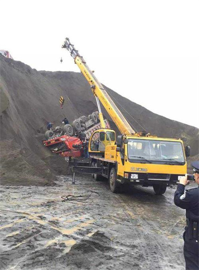 怀集上犹道路救援